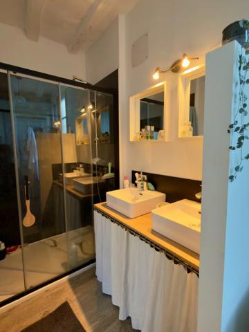 SAUMUR AGGLO, Saint Hilaire-Saint Florent, Maison tuffeau rénovée avec jardinet arboré clos de 60m²