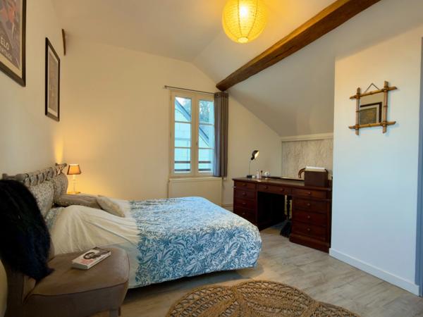 SAUMUR AGGLO, Saint Hilaire-Saint Florent, Maison tuffeau rénovée avec jardinet arboré clos de 60m²