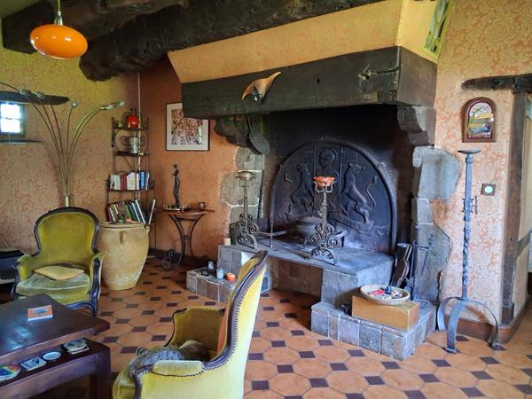 Belle longère à vendre, des XVII et XVIIIèmes siècles, à 20mn au N/O de Rennes, 6chbres, 9p, 1ha