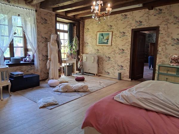 Belle longère à vendre, des XVII et XVIIIèmes siècles, à 20mn au N/O de Rennes, 6chbres, 9p, 1ha