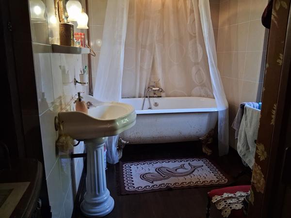 Belle longère à vendre, des XVII et XVIIIèmes siècles, à 20mn au N/O de Rennes, 6chbres, 9p, 1ha