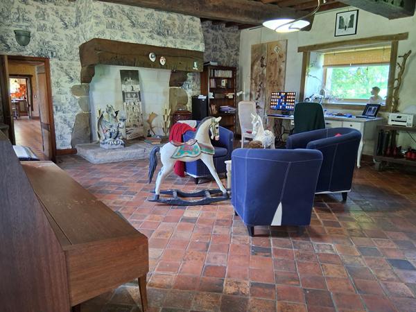 Belle longère à vendre, des XVII et XVIIIèmes siècles, à 20mn au N/O de Rennes, 6chbres, 9p, 1ha