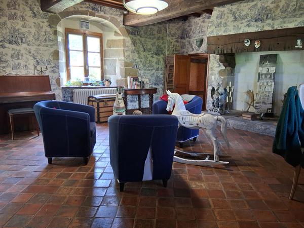 Belle longère à vendre, des XVII et XVIIIèmes siècles, à 20mn au N/O de Rennes, 6chbres, 9p, 1ha