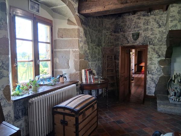 Belle longère à vendre, des XVII et XVIIIèmes siècles, à 20mn au N/O de Rennes, 6chbres, 9p, 1ha