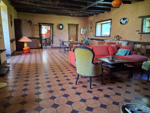 Belle longère à vendre, des XVII et XVIIIèmes siècles, à 20mn au N/O de Rennes, 6chbres, 9p, 1ha