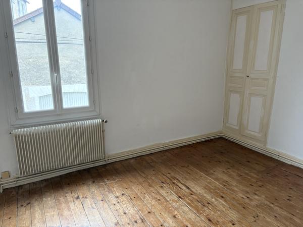 MAISON DE VILLE AVEC JARDIN RUE JEANNE D’ARC 127 M² CHÂTELLERAULT Réf 2667