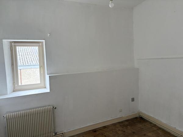 MAISON DE VILLE AVEC JARDIN RUE JEANNE D’ARC 127 M² CHÂTELLERAULT Réf 2667