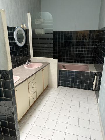 MAISON DE VILLE AVEC JARDIN RUE JEANNE D’ARC 127 M² CHÂTELLERAULT Réf 2667