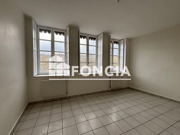 Location Appartement 2 pièces 58 m² - 12 PLACE BENOIT CREPU Lyon 69005