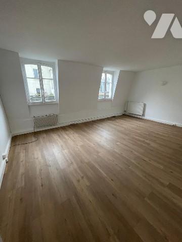 Immeuble d'angle ancien hôtel particulier de 500m²