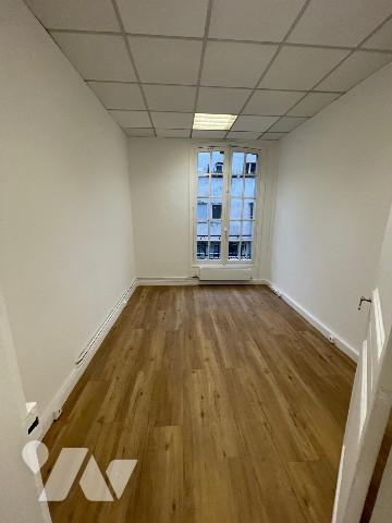 Immeuble d'angle ancien hôtel particulier de 500m²