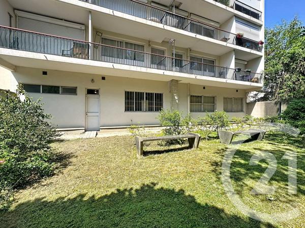 Appartement F1 à vendre  1 pièce - 33,81 m 2   VILLEJUIF  - 94