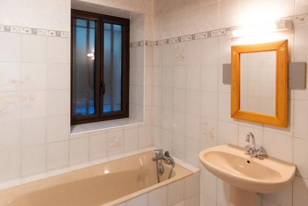 Exclusivité ! Foulayronnes, jolie maison de plain-pied de 102 m² construite en 1984 avec 3 chambres, jardin et garage.