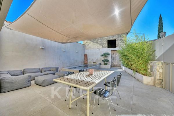 Maison de charme rénovée avec bassin et dépendance – Junas, entre Nîmes et Sommières, à 30 min des p