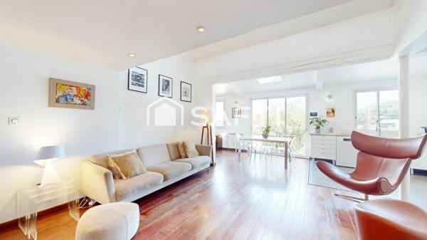 MAISON CONTEMPORAINE AVEC VUE MER ET PISCINE À BOMPART