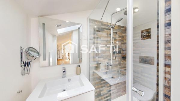 MAISON CONTEMPORAINE AVEC VUE MER ET PISCINE À BOMPART