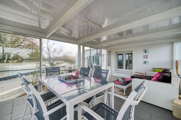 Villa avec piscine à proximité pédestre de la Citadelle du Château d'Oléron et de ses plages.