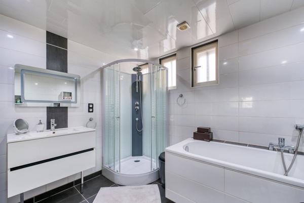 Villa avec piscine à proximité pédestre de la Citadelle du Château d'Oléron et de ses plages.