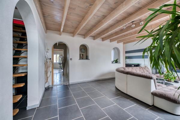 Villa avec piscine à proximité pédestre de la Citadelle du Château d'Oléron et de ses plages.