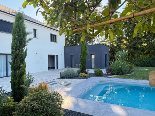 Maison à vendre COMBLEUX , maison d’architecte contemporaine avec jardin , piscine, à deux pas de la Loire