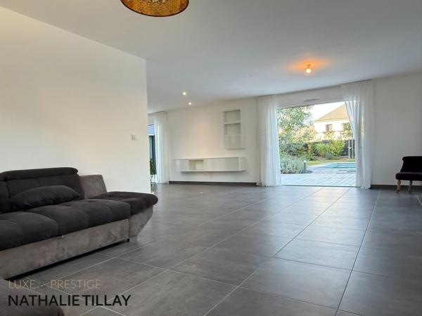 Maison à vendre COMBLEUX , maison d’architecte contemporaine avec jardin , piscine, à deux pas de la Loire