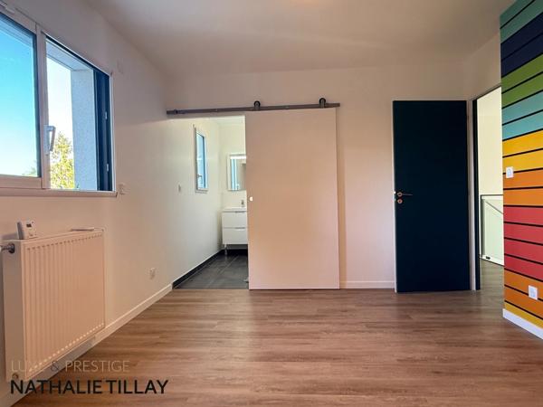 Maison à vendre COMBLEUX , maison d’architecte contemporaine avec jardin , piscine, à deux pas de la Loire