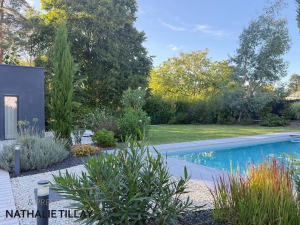 Maison à vendre COMBLEUX , maison d’architecte contemporaine avec jardin , piscine, à deux pas de la Loire