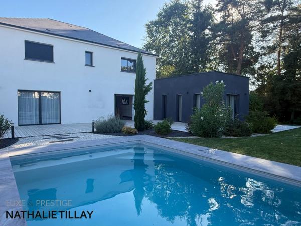 Maison à vendre COMBLEUX , maison d’architecte contemporaine avec jardin , piscine, à deux pas de la Loire