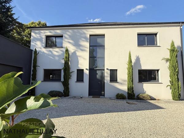 Maison à vendre COMBLEUX , maison d’architecte contemporaine avec jardin , piscine, à deux pas de la Loire