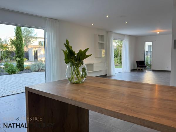 Maison à vendre COMBLEUX , maison d’architecte contemporaine avec jardin , piscine, à deux pas de la Loire