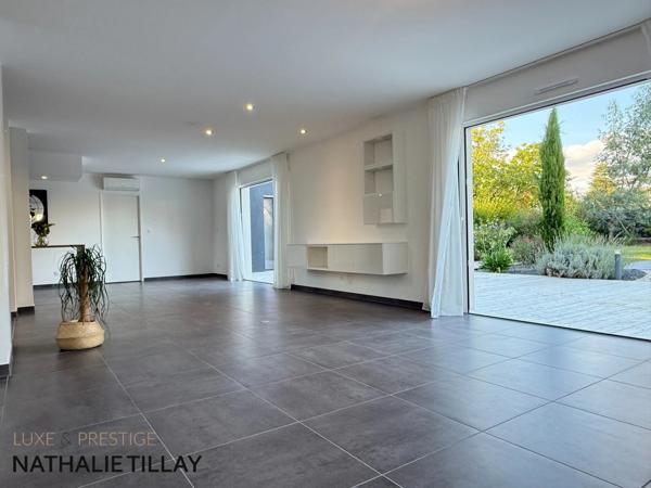 Maison à vendre COMBLEUX , maison d’architecte contemporaine avec jardin , piscine, à deux pas de la Loire