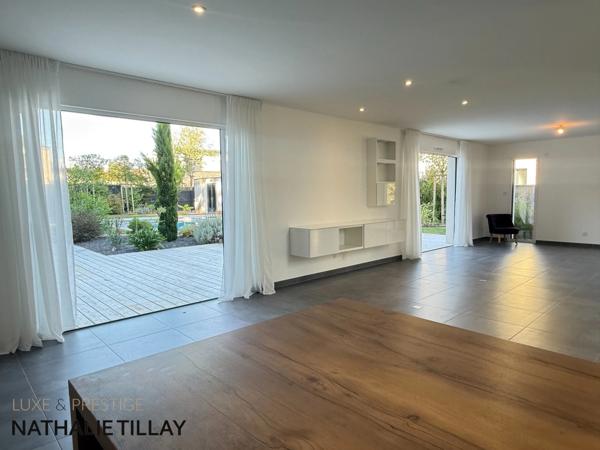 Maison à vendre COMBLEUX , maison d’architecte contemporaine avec jardin , piscine, à deux pas de la Loire