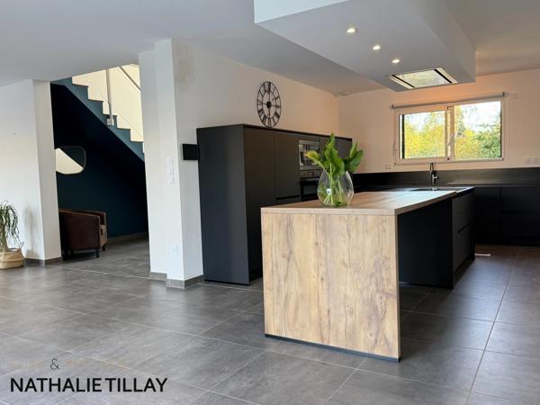 Maison à vendre COMBLEUX , maison d’architecte contemporaine avec jardin , piscine, à deux pas de la Loire
