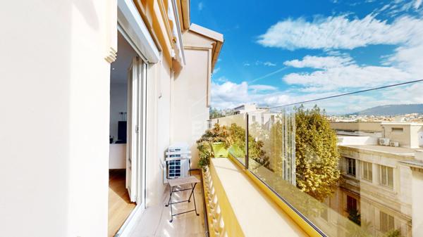NICE - GAMBETTA / PARC IMPÉRIAL : MAGNIFIQUE 3 PIÈCES TRAVESRSANT AVEC BALCON