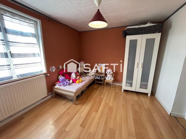 Maison de 160m2, 3 chambres, terrain, et 2 hangars