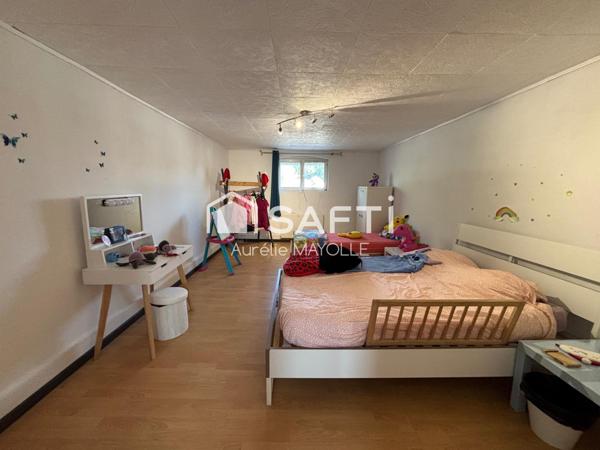 Maison de 160m2, 3 chambres, terrain, et 2 hangars