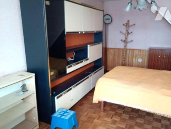 Ds centre-bourg, MAISON ANCIENNE, env. 66m2 hab, comprenant :
. en RC : véranda, cuisine (15m2...