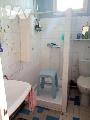 Ds centre-bourg, MAISON ANCIENNE, env. 66m2 hab, comprenant :
. en RC : véranda, cuisine (15m2...