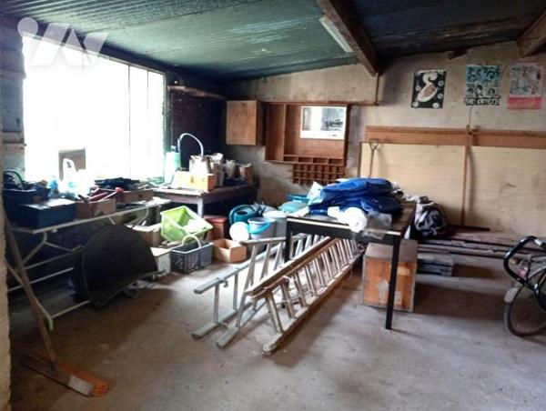 Ds centre-bourg, MAISON ANCIENNE, env. 66m2 hab, comprenant :
. en RC : véranda, cuisine (15m2...