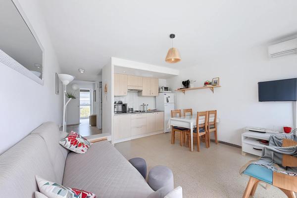 T2 traversant avec terrasse et parking