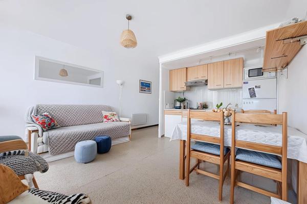 T2 traversant avec terrasse et parking