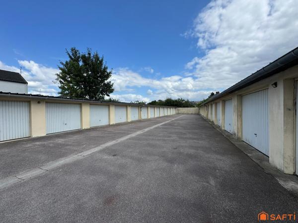 Lot de 29 garages maçonnés en monopropriété.