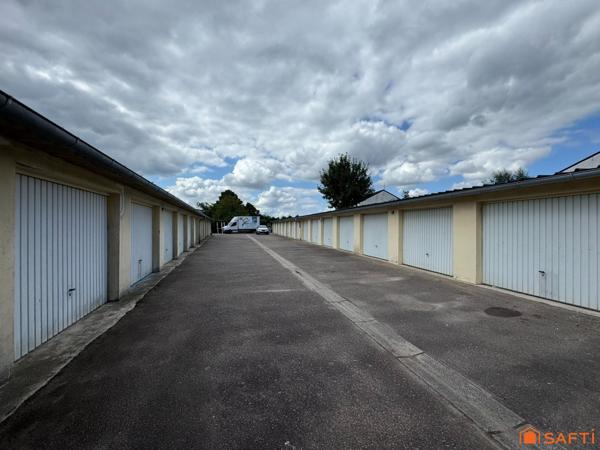 Lot de 29 garages maçonnés en monopropriété.