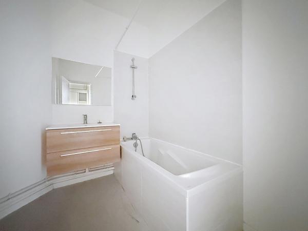 Appartement À louer 2 pièce(s) 54 m²