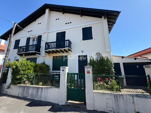 Vente
                Maison95 m² - 4 Pièces -
                    BIARRITZ (64200)