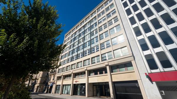 Bureaux à louer Neuilly-sur-Seine avec vue jardin et parking électrique