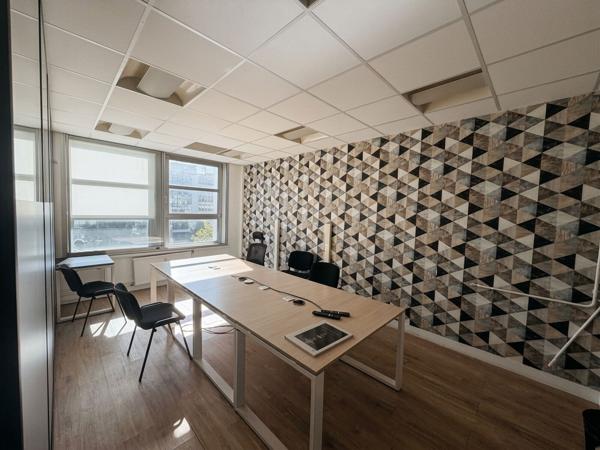 Bureaux à louer Neuilly-sur-Seine avec vue jardin et parking électrique