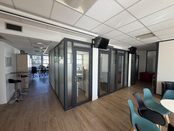 Bureaux à louer Neuilly-sur-Seine avec vue jardin et parking électrique
