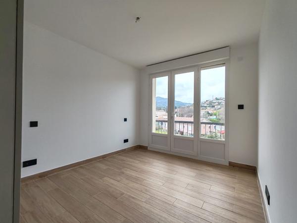 Appartement rénové 4/5 pièces dernier étage