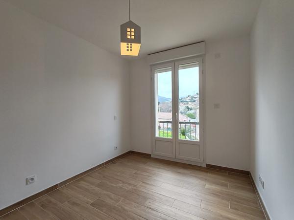 Appartement rénové 4/5 pièces dernier étage